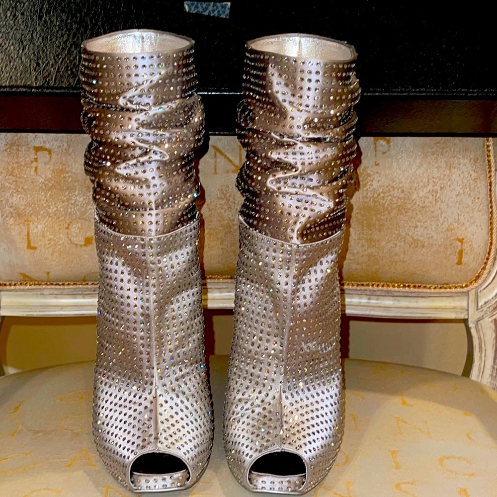 Limited Edition  034/050 Lesilla Crystal open toe short boot